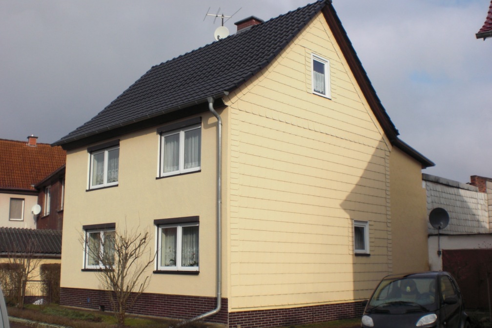 Fassadengestaltung Farbanstrich Dekorstreifen Strukturputz...